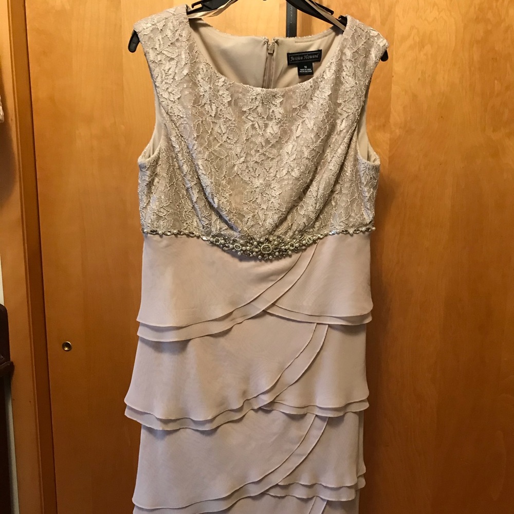 Jessica Howard tan dress size 10. Like new
